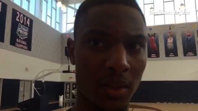 Sterling Gibbs on playing off the ball, new lineup #UConn смотреть онлайн