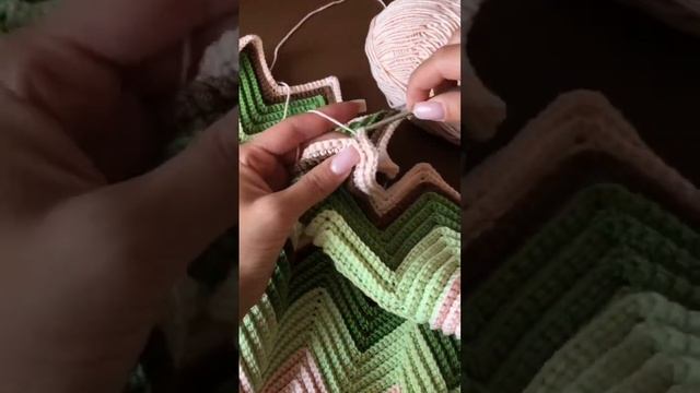Вяжу плед крючком #вязание #вязаниекрючком смотреть онлайн