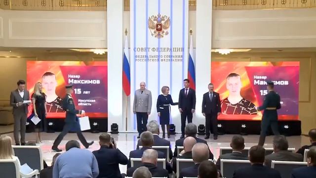 Школьника из Иркутской области наградили медалью «За проявленное мужество» в Совете Федерации смотреть онлайн