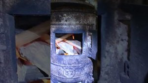 Буржуйка в гараж ПОВ 57 Закончил монтаж трубы Буржуйка в работе