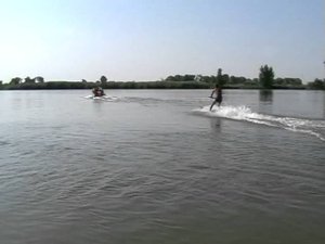 Достали уже эти катера и лыжники - всю рыбу распугали!