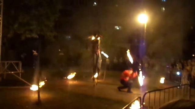 день города Томилино 2018 смотрите до конца там интересные танцы со огнем