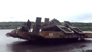 Преодоление водной преграды БМД-2 с помощью ПММ-2