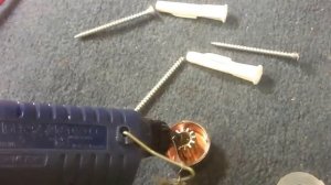 что делать если присоска не держит полку.