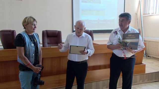 Сегодня в администрации Аскизского района состоялась презентация книги, изданной к 100-летию смотреть онлайн