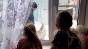 152/Дети рады приезду папы/Муж приехал на выходные