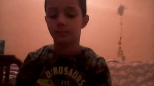 8  летний ребенок спел на пианино красивою музыку