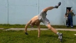 Подъём переворотом на кольцах, и 7 оборотов прогнувшись. 22 подтягивания с задержкой