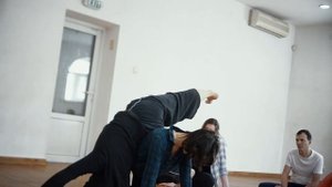 УроКИ (контактной импровизации) часть 8 - упражнение "заход на боковую поддержку"