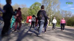 В Самаре в парке "Молодежный" прошла тренировка по скандинавской ходьбе