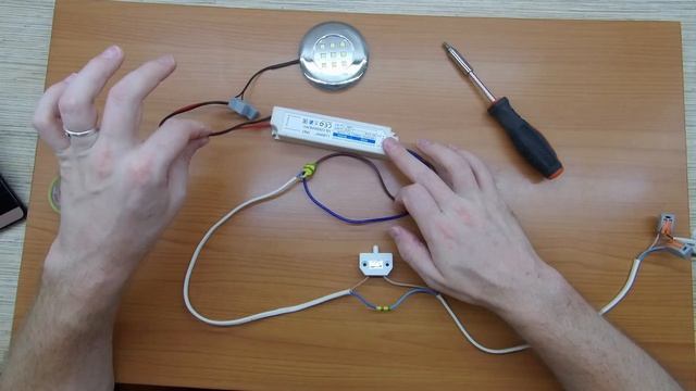 Выключатель нажимной  PSC 01 для распашных дверей.