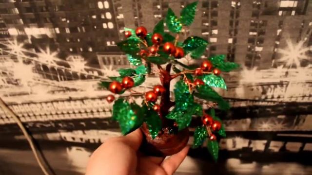 Дерево из паеток и бусин "Остролист" смотреть онлайн