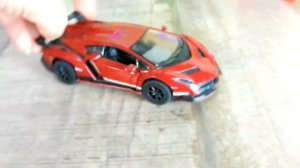 Игрушки и дикие скричеры. Видео для детей. Выставка игрушек