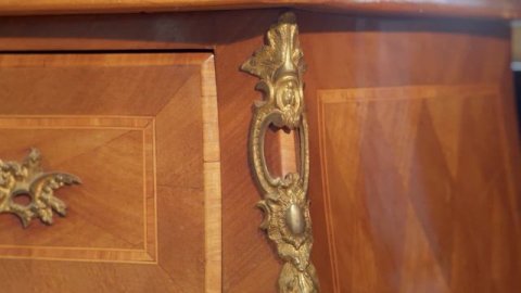 Комод в стиле маркетри