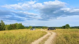 Целую неделю  отдыхаем на даче.  Купаемся на речке.