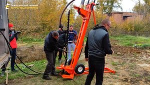 Малогабаритная буровая установка ГБУ 15ЛП. Бурение шнеками. Видео от ЗБТ