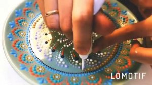 Точечная роспись посуды по керамике. Залипательное видео.