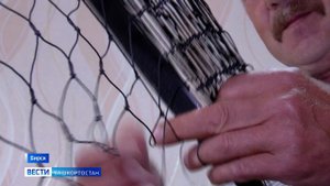 "Вести" пообщались с волонтерами из башкирского Бирска, которые в своем подъезде плетут масксети для