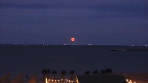 Это сняли на видео. Часть Луны пропала. Нереальная картина. Суперлуние 13.07.2022 Огромная Луна Moo