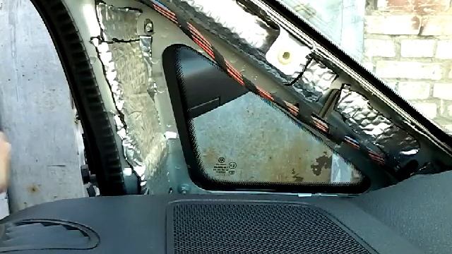 Как снять уголок форточку передней стойки VW CADY(2004)demontaz zamiana szyby karoseryjnej przod смотреть онлайн