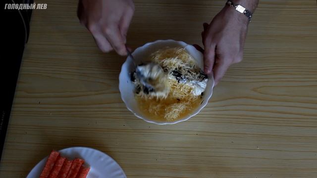 ФАРШИРОВАННЫЕ КРАБОВЫЕ ПАЛОЧКИ С ЯЙЦОМ, СЫРОМ И ЧЕСНОКОМ смотреть онлайн