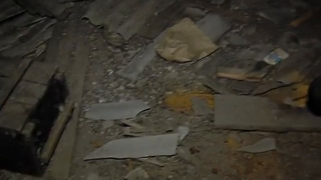 В квартире одного из домов на улице Балтийской сгнившее перекрытие подпирает обыкновенная доска смотреть онлайн