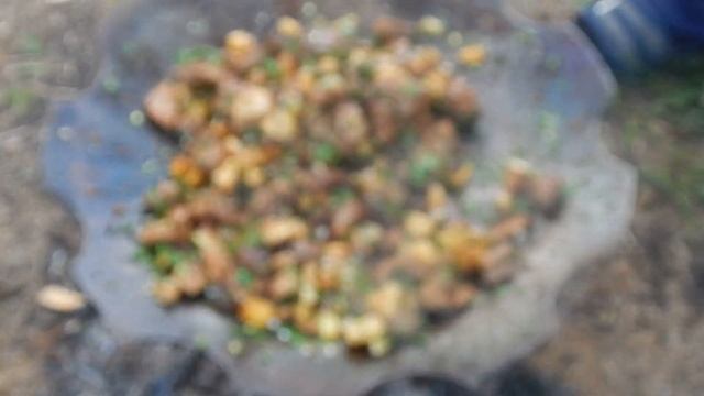 Жарим картошку с мясом на садже + шурпа смотреть онлайн