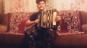 на гармошку на двухрядку.