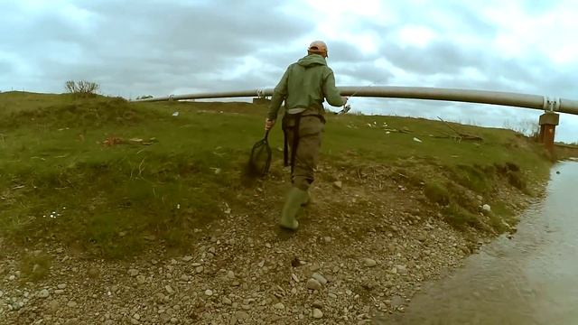 Приколы на рыбалке. Потерял спиннинг на реке смотреть онлайн