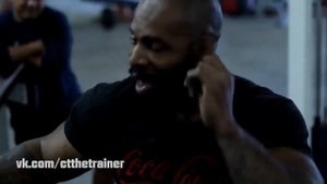 CT Fletcher Плюшевая Борода Тренирует Черного Кекса