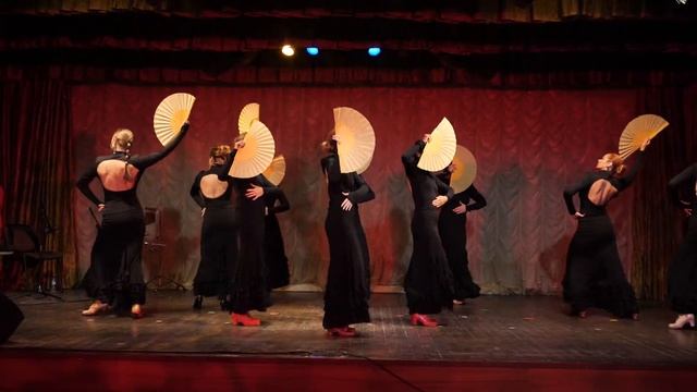 Фантазия в стиле фламенко. Flamenco con abanico