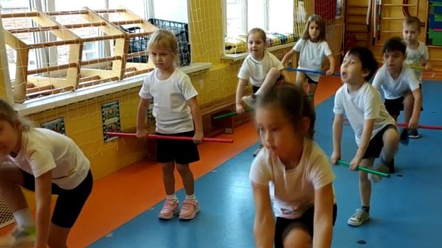 ОРУ с гимнастической палкой смотреть онлайн