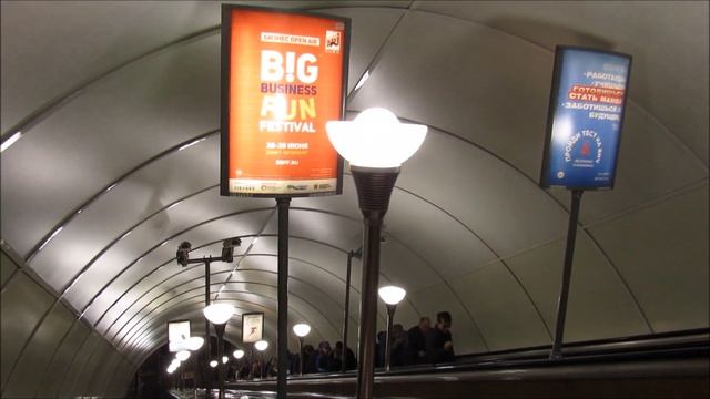 Станция метро "Площадь Александра Невского"