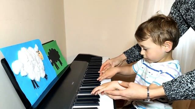 Фортепиано для детей. Уроки игры на пианино для самых маленьких. Наши первые песенки. Матюша 3 года