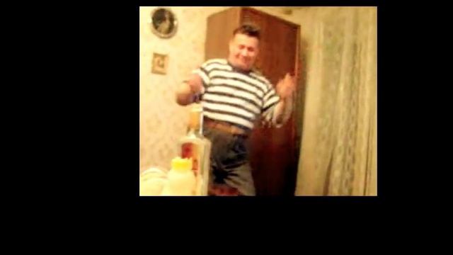 Веселый мужичок танцует "Бетонщик Филимонов"