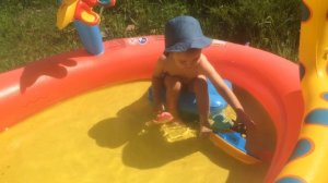 Даня в Бассейне. Веселые игры малыша *** Danya's at the Pool. Kid's fun games