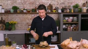 Как приготовить зажаристую курицу в духовке | Джейми Оливер
