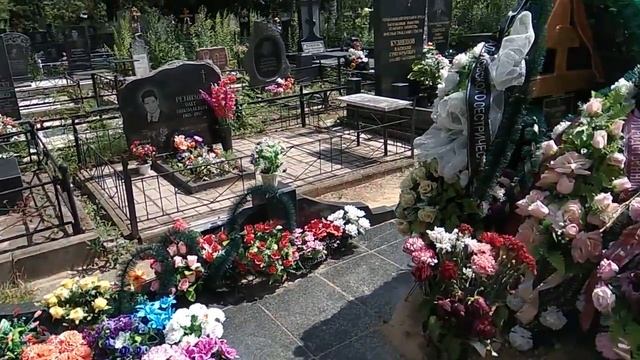 Могила Михаила Круга и его мамы. Июль 2018 смотреть онлайн