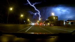 Ни в коем случае: что нельзя делать во время грозы