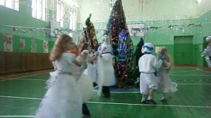 1 класс танец снежинок и снеговиков
