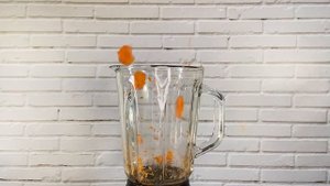 CHOP THE CARROTS IN A BLENDER \ РУБИМ МОРКОВЬ В БЛЕНДЕРЕ