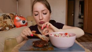 Мукбанг - ИСТОРИЯ / МЕДАЛЬОН / ЗАПЕЧЁННАЯ КУРОЧКА И САЛАТ