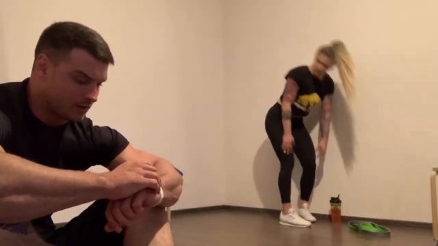 Тренировка для девушек на ягодицы с атлетами Prime Kraft - Анастасией Симановой и Андреем Данько смотреть онлайн