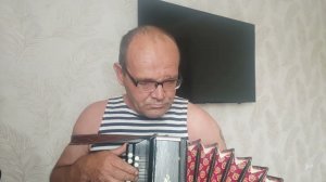 Издалека долго, течет река Волга на гармони (фрагмент)