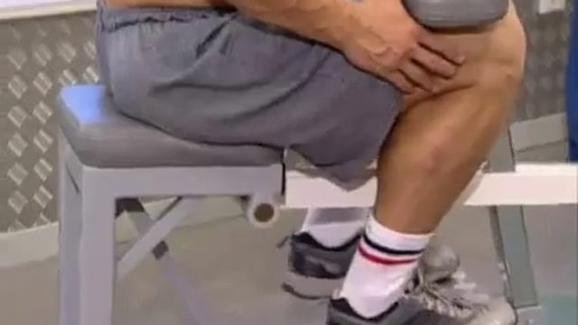 Мастер-класс бодибилдинга. Подъем на носки сидя смотреть онлайн