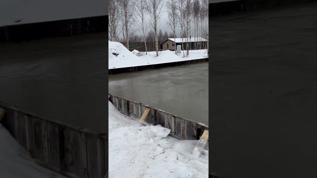 Завершаем бетонирование плиты фундамента зимой под дом 398 м2.