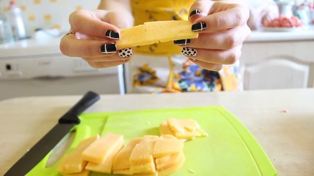 Пицца с грибами, ветчиной и сыром моцарелла!