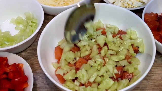 #Салаты #Рецепты Салат с копченой форелью!