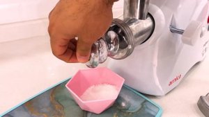 Experiment Coca Cola vs Fanta and Mentos Meat Grinder