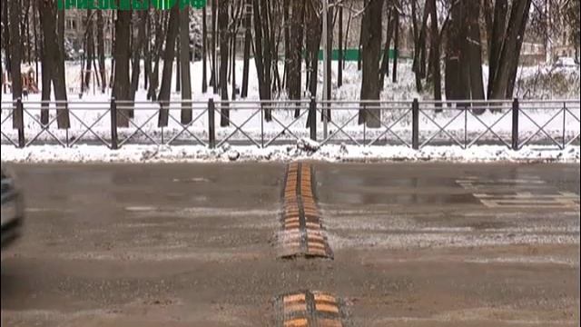 На пешеходном переходе по улице Гончарова исчез «лежачий полицейский» смотреть онлайн